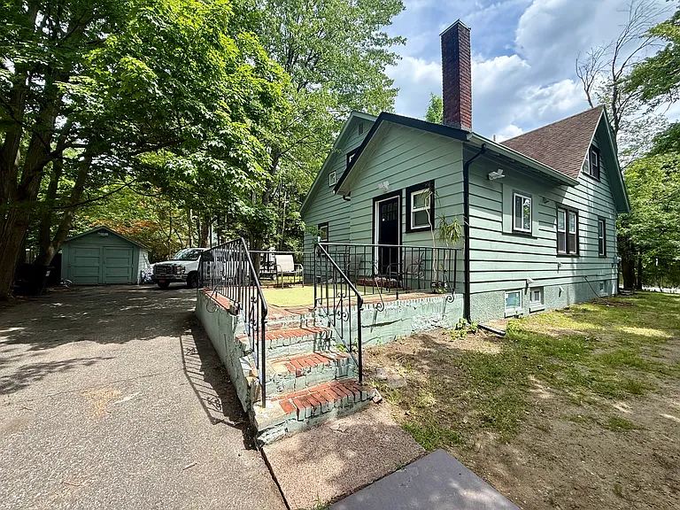 131 W Ramapo Ave — Photo 17