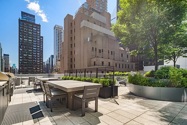 Rented by Compass | media 52