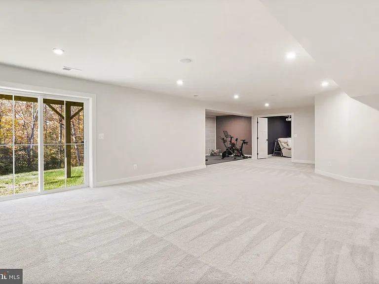 212 Southern View Dr — Photo 42