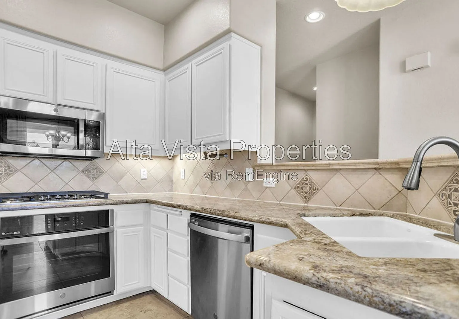 2 bed, 2.0 bath, 1094 sqft, $3,349 — Photo 4