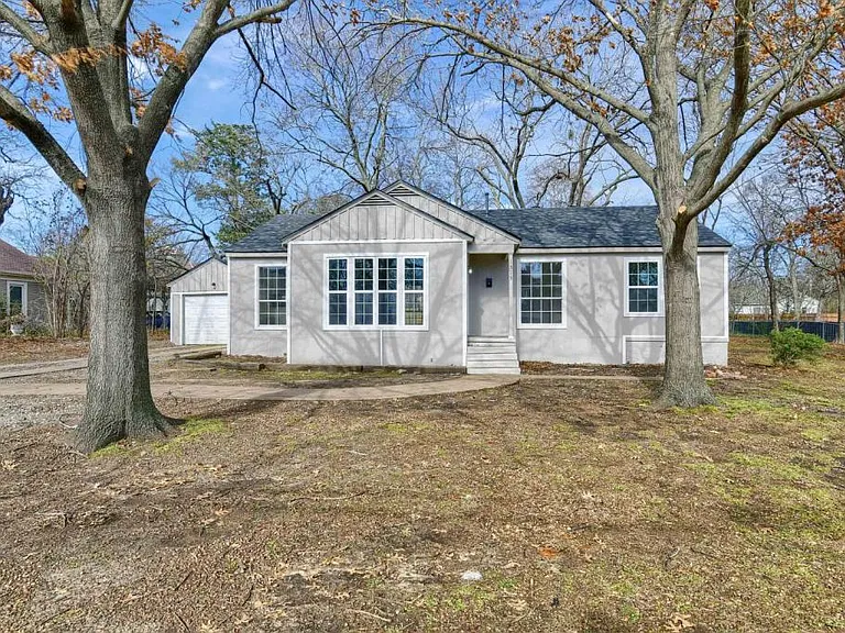 1313 E Lamar St — Photo 2