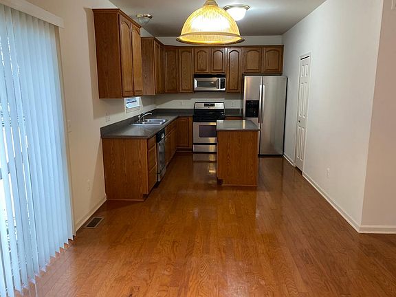 4th image of 39049 Cheshire Dr