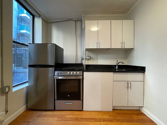 4th image of 38 Ludlow St APT 6