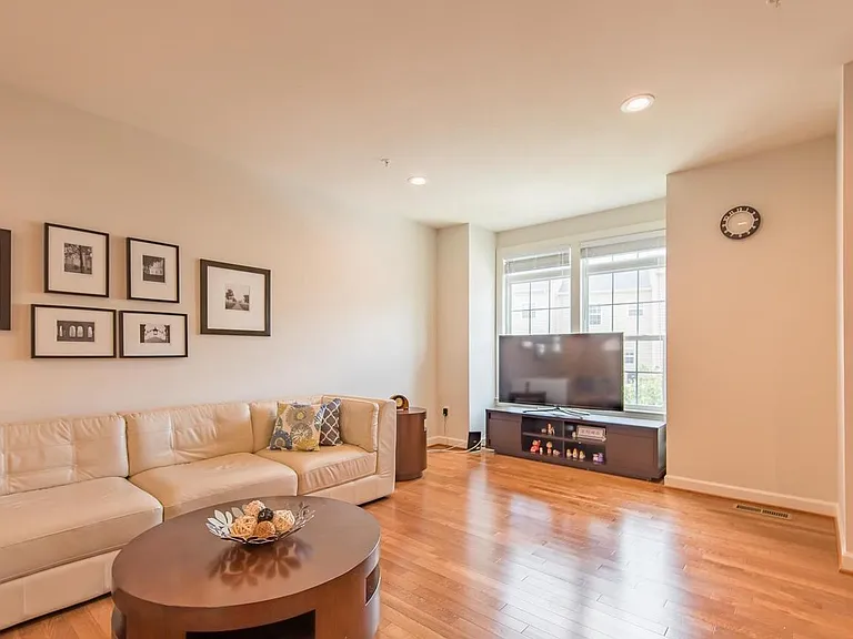 10515 Old Ellicott Cir — Photo 10