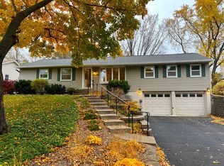 6249 Oak Knoll Dr, Woodbury, MN 55125