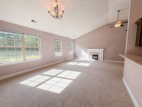 3rd image of 447 Golf Club Ln