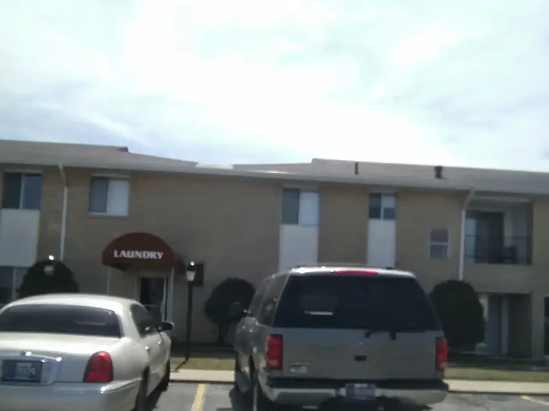 Colonial Crest Apartments Gas City — Photo 6
