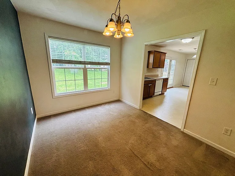 255 Windsor Dr — Photo 5