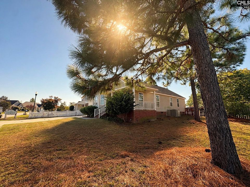 1st image of 1104 May Oak Cir