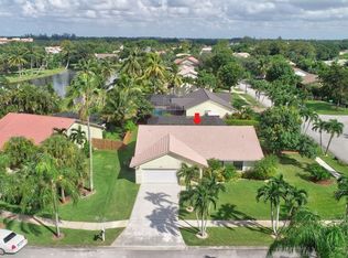 9045 Red Oak Ln, Boca Raton, FL 33428