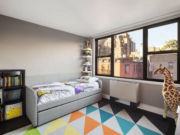 130 East 18th Street image 8 of 11