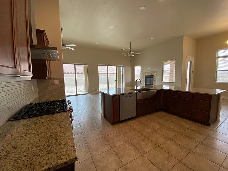 5403 Grays Peak Trl NE — Photo 5