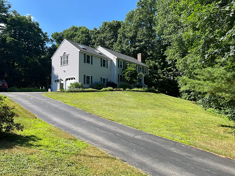 35 Pinewood Rd — Photo 1