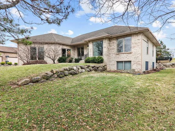 9621 Shadow Wood Dr, Verona, WI 53593