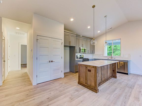 4th image of 4614 NE 56th St