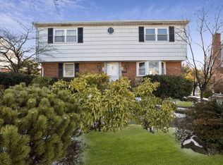 60 Birchwood Dr W, Valley Stream, NY 11580