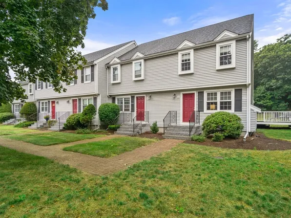 161 Winter St APT 26, Hanson, MA 02341