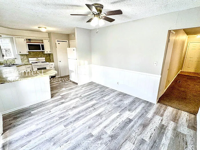 1756 S Pine Ave — Photo 13