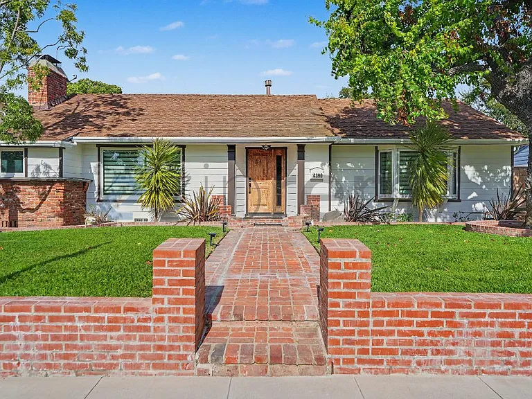 4390 Cerritos Ave — Photo 1