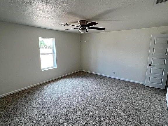 4th image of 228 W Hess Ave