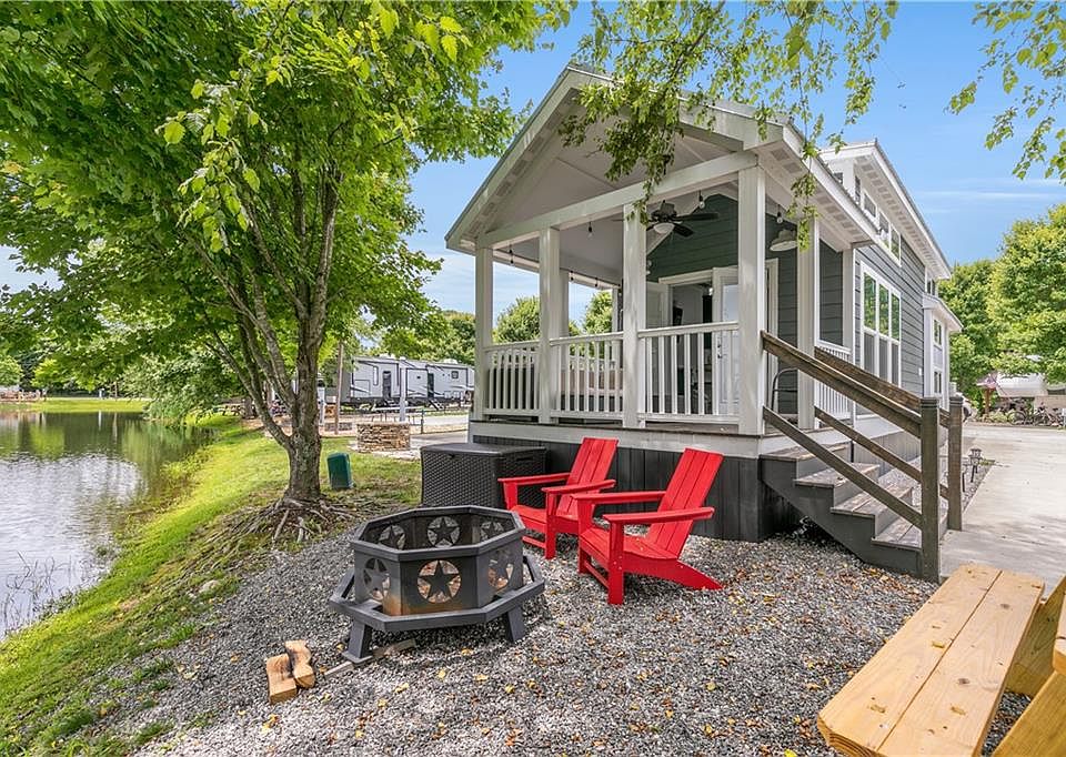 1st image of 13 Mountain Meadows Dr