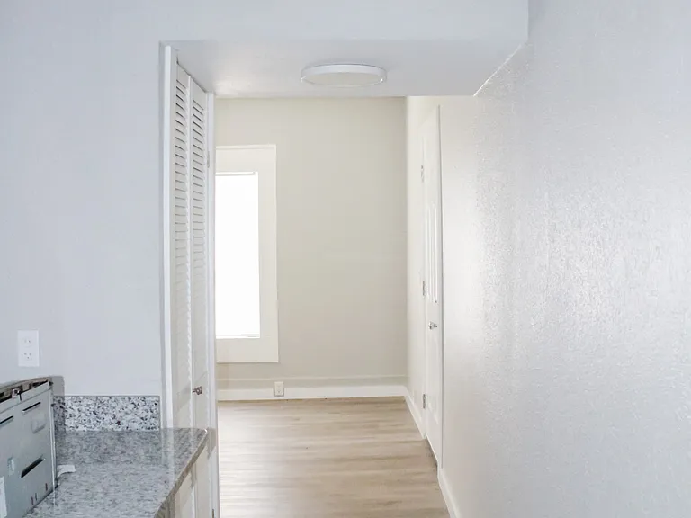 1107 W 2nd St #A — Photo 11