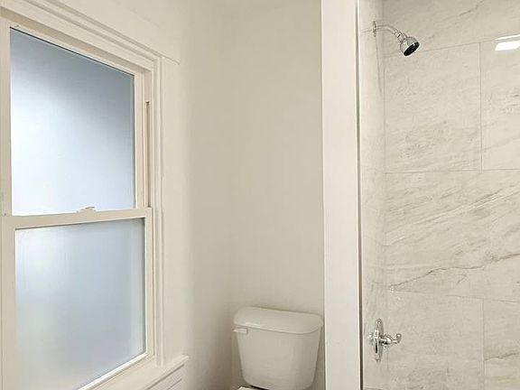 2nd image of 1042 1/2 Leishman Ave