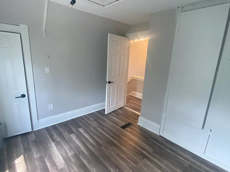 1049 King St — Photo 9