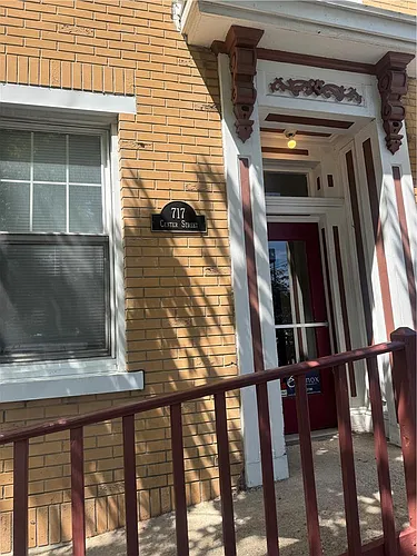 717 Center St #2F Photo 1