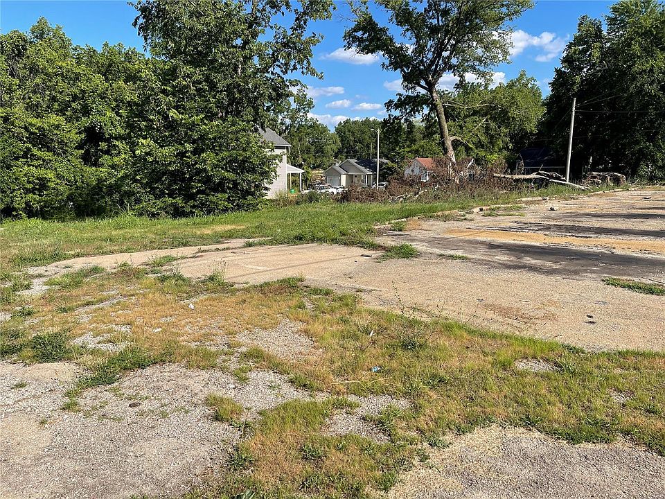 2nd image of 702 Simmons Ave