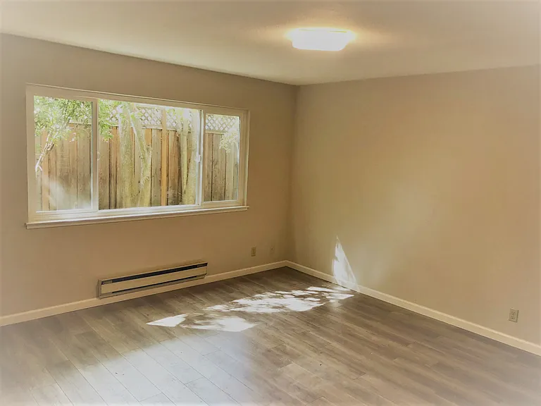 1060 Noriega Ave #8 — Photo 4