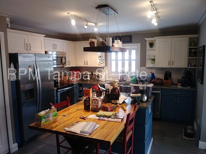 1st image of 1869 Elaine Dr
