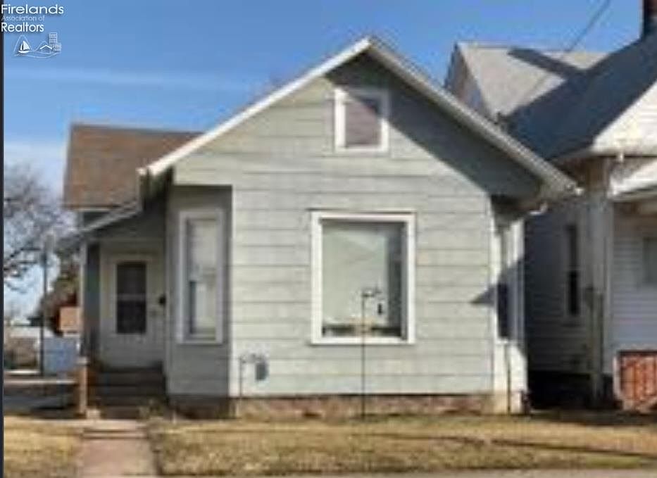 1st image of 913 1st St