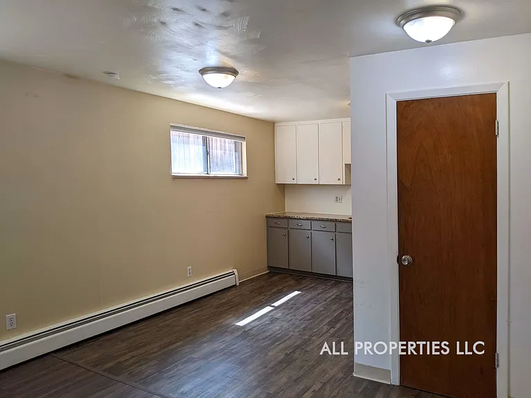 919 3rd St #2 — Photo 9