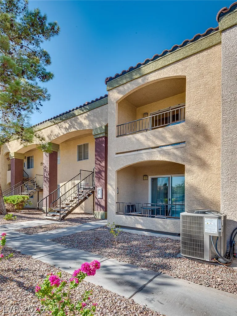 3 bed, 2.0 bath, 1134 sqft, $1,695 — Photo 2