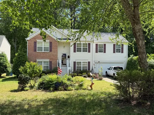 562 Birchtree Valley Ct, Fuquay Varina, NC 27526