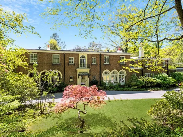 376 Beechmont Drive, New Rochelle, NY 10804