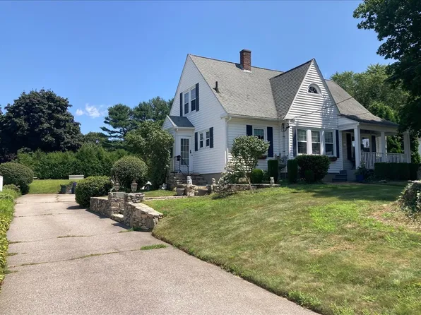 286 N Main St, Whitinsville, MA 01588