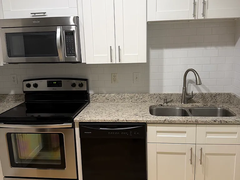 2421 W Horatio St #830 — Photo 1