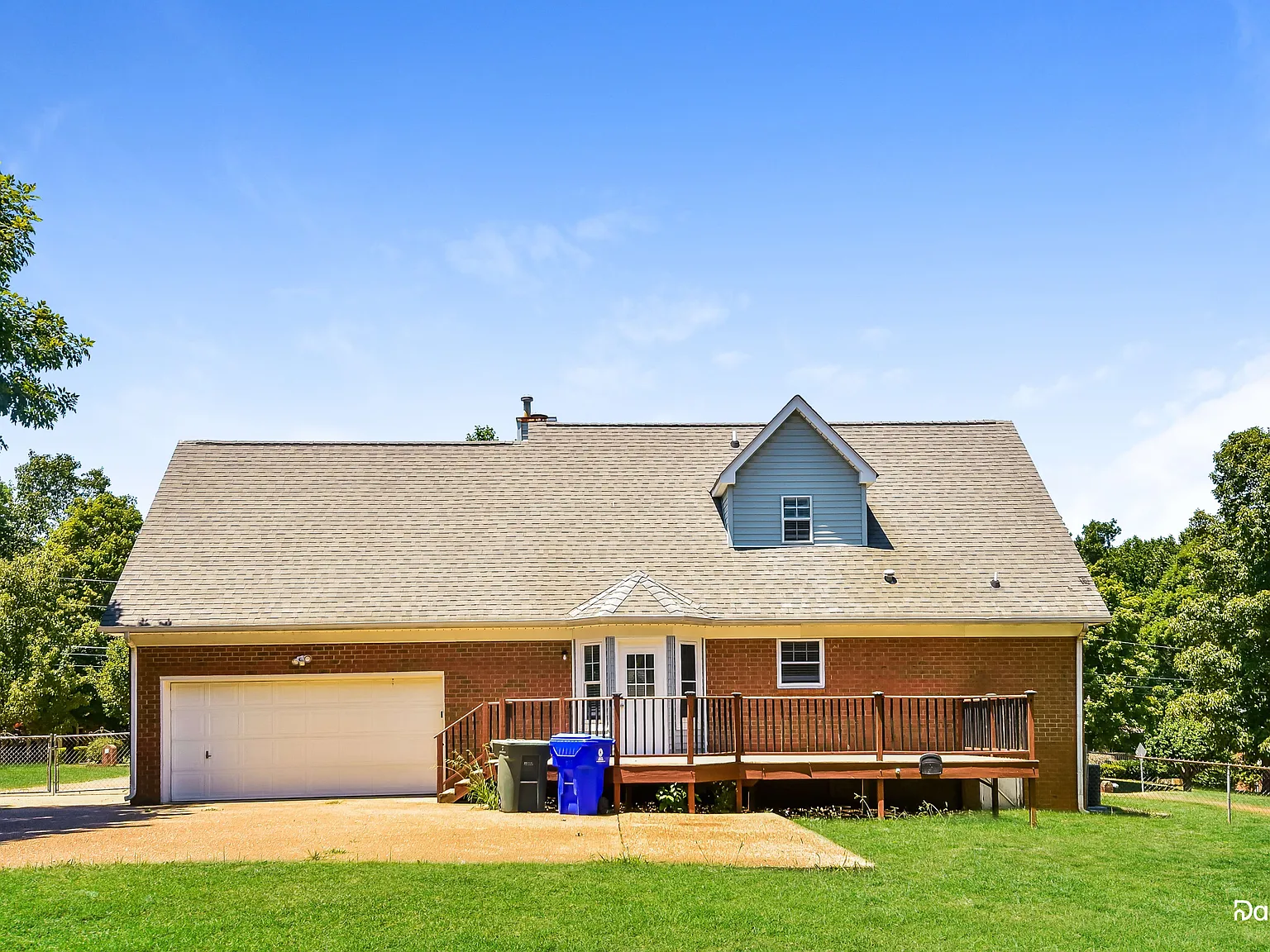 3 bed, 2.5 bath, 1446 sqft, $2,240 — Photo 2