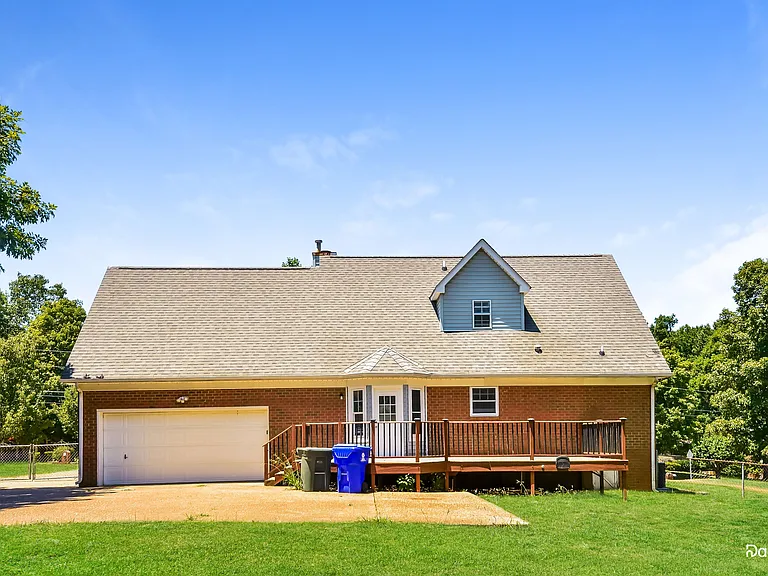 108 Shady Ln — Photo 2