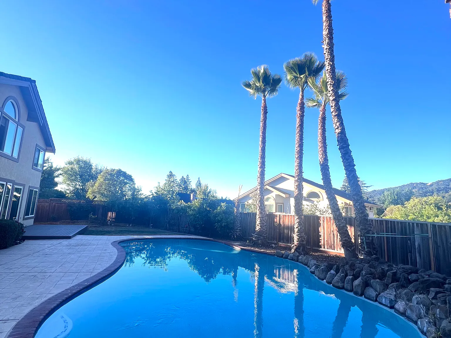 5 bed, 3021 sqft, $6,495 — Photo 3