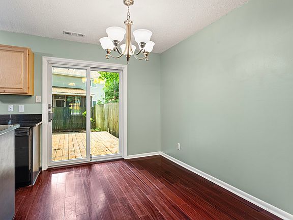 4th image of 703 Longleaf Ln