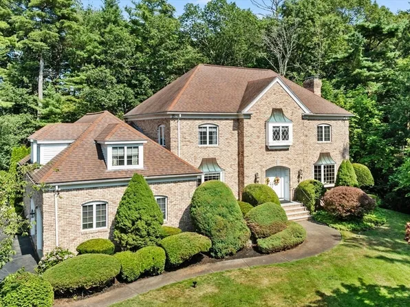 3 Bryant St, Lynnfield, MA 01940