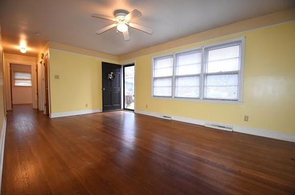 2nd image of 2558 Dare St