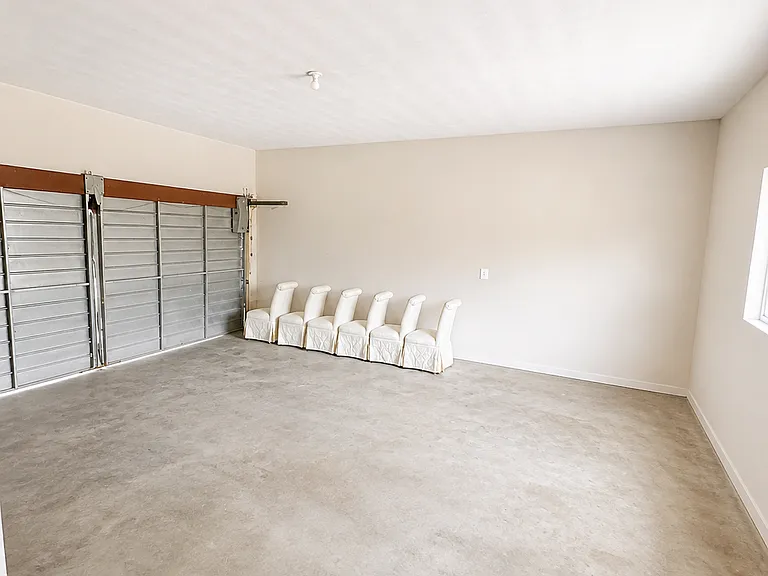 1536 W Auburn Rd — Photo 13