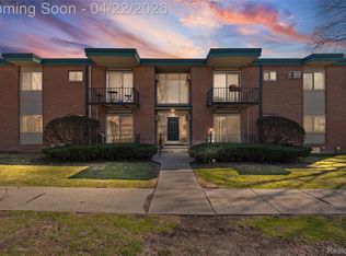 1840 Axtell Dr APT 8, Troy, MI 48084