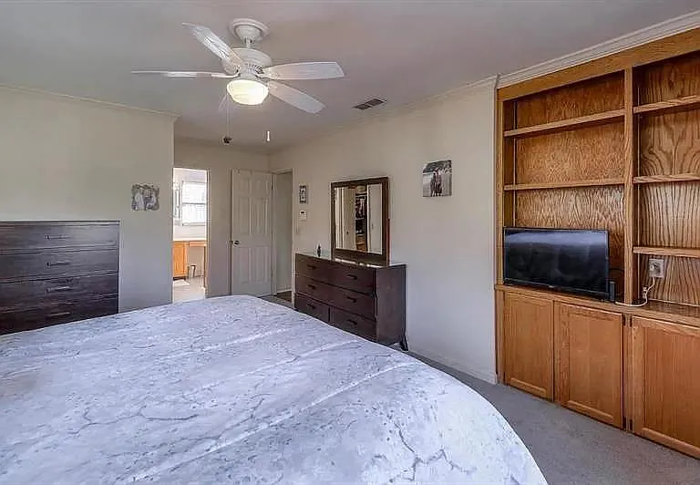 555 Greenland Rd — Photo 21