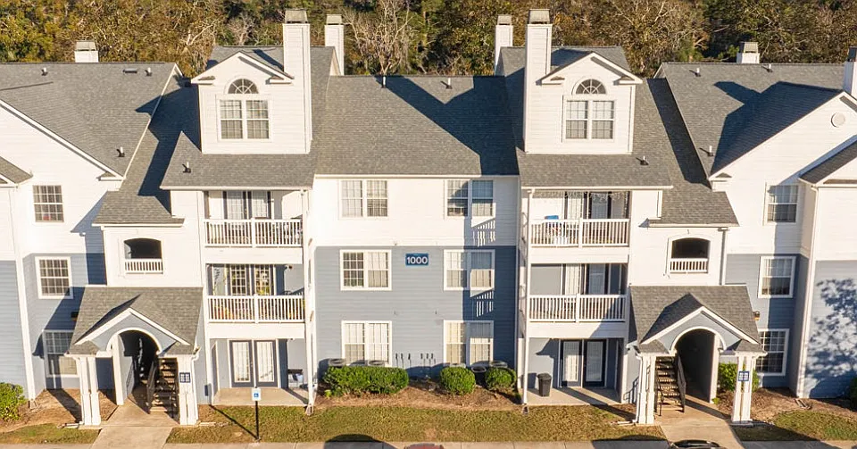 100 River Chase Blvd