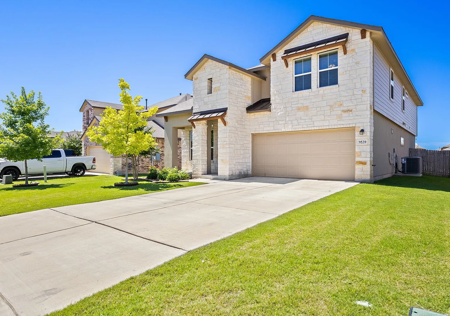 4 Bedroom/2.5 Bath Valley Ranch Subdivision — Photo 3